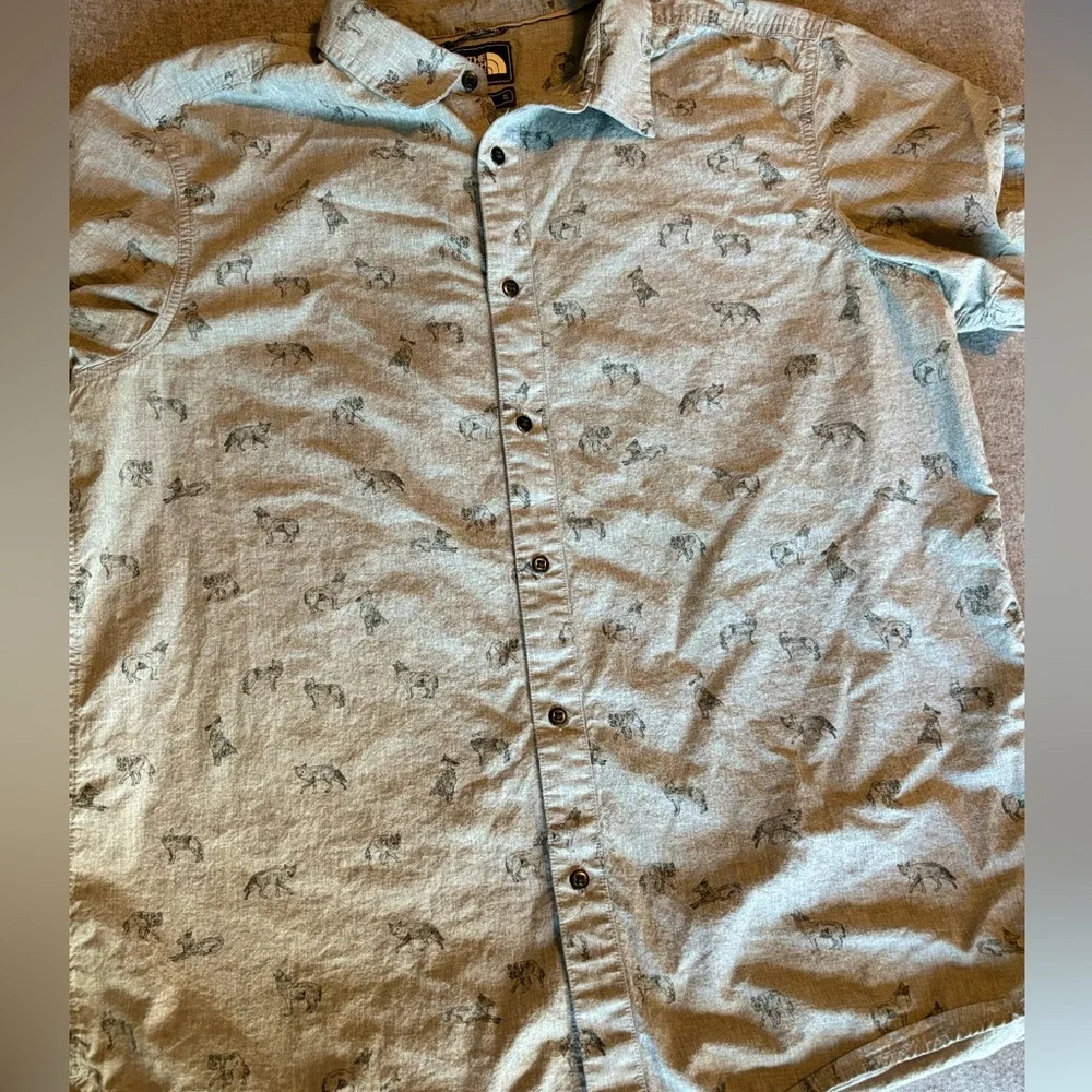 The North Face Grey Wolf Pattern Button Down 100% Cotton‎ Mens XL